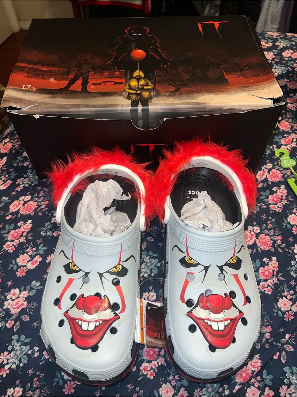 IT Pennywise Clown Crocs new in box with tags (read description) m9-w11